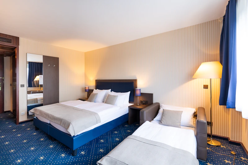 Dreibettzimmer Komfort - Novum Hotel Imperial Frankfurt